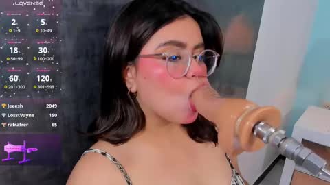 Snapshot of sarah_gold_1 chatting on 02-28-25, 03:26 Sarah online show from 02-28-25, 03:26