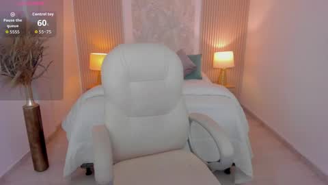Snapshot of sarah_stonne_ chatting on 04-10-26, 08:46 Sarah online show from 04-10-26, 08:46