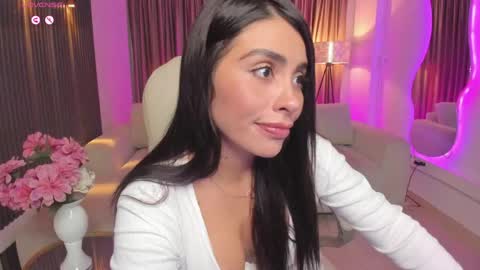 Snapshot of sarah_stonne_ chatting on 05-21-26, 08:38 Sarah online show from 05-21-26, 08:38