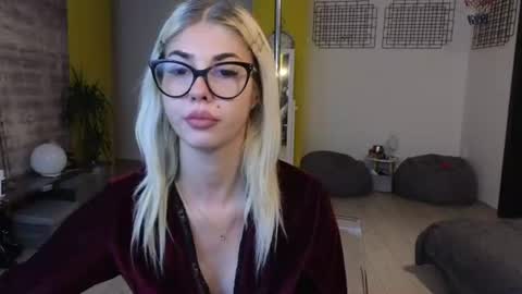 Snapshot of sarahcamsx chatting on 06-17-26, 07:48 sarahcamsx online show from 06-17-26, 07:48