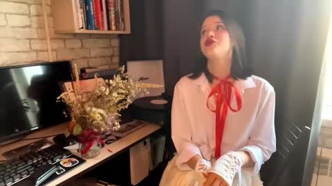 Snapshot of sarahhunnye chatting on 03-15-26, 11:55 Sarah online show from 03-15-26, 11:55