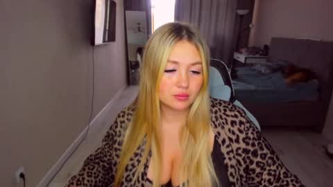 Sarah online show from 06-18-26, 03:49