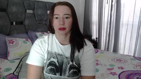 Snapshot of sarahott_1 chatting on 04-24-26, 03:25 Lia online show from 04-24-26, 03:25