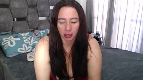 Snapshot of sarahott_1 chatting on 05-03-26, 12:00 Lia online show from 05-03-26, 12:00