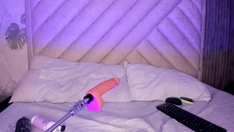 Snapshot of sarahrizof chatting on 03-15-26, 05:02 Sara online show from 03-15-26, 05:02