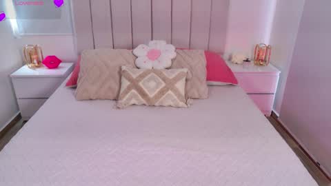 Sara jones   online show from 04-11-26, 03:38