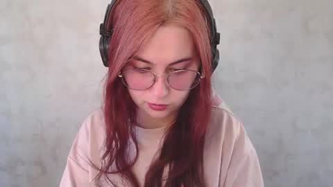 Snapshot of sarakinski chatting on 07-21-26, 07:11 Sara online show from 07-21-26, 07:11