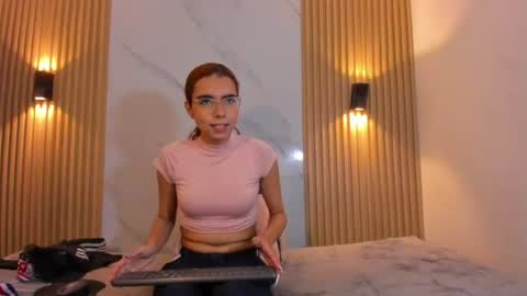 sarasaenz999 online show from 06-19-26, 03:33