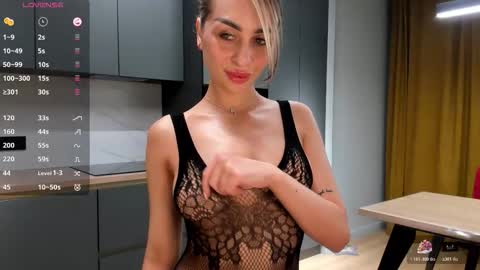 Snapshot of sarashineee chatting on 03-18-26, 09:07 Sara online show from 03-18-26, 09:07