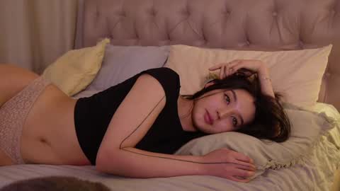 Snapshot of sarasuo chatting on 12-03-24, 01:21 Shara online show from 12-03-24, 01:21