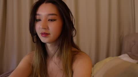 Snapshot of sarasuo chatting on 12-09-24, 01:02 Shara online show from 12-09-24, 01:02