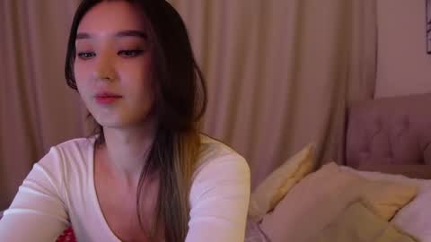 Snapshot of sarasuo chatting on 12-11-24, 01:28 Shara online show from 12-11-24, 01:28