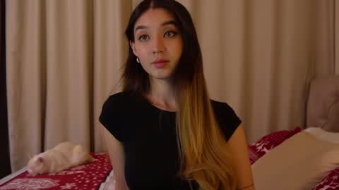 Snapshot of sarasuo chatting on 12-18-24, 11:24 Shara online show from 12-18-24, 11:24