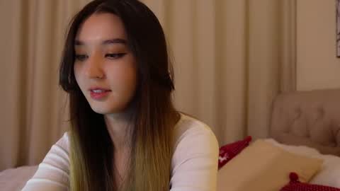 Snapshot of sarasuo chatting on 01-09-25, 12:19 Shara online show from 01-09-25, 12:19