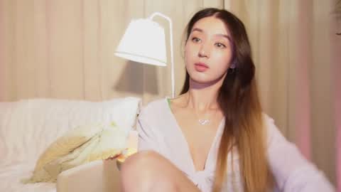 Snapshot of sarasuo chatting on 02-08-25, 12:17 Shara online show from 02-08-25, 12:17