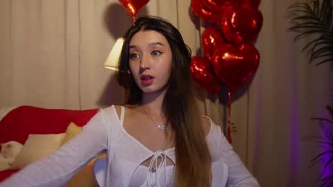 Snapshot of sarasuo chatting on 02-17-25, 12:27 Shara online show from 02-17-25, 12:27