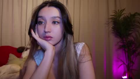 Snapshot of sarasuo chatting on 03-03-25, 03:31 Shara online show from 03-03-25, 03:31