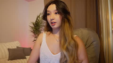 Snapshot of sarasuo chatting on 09-12-25, 12:49 Shara online show from 09-12-25, 12:49