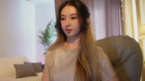 Snapshot of sarasuo chatting on 09-13-25, 09:20 Shara online show from 09-13-25, 09:20