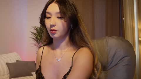 Snapshot of sarasuo chatting on 09-14-25, 12:37 Shara online show from 09-14-25, 12:37