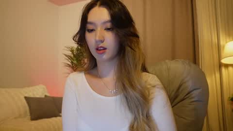 Snapshot of sarasuo chatting on 09-18-25, 01:13 Shara online show from 09-18-25, 01:13