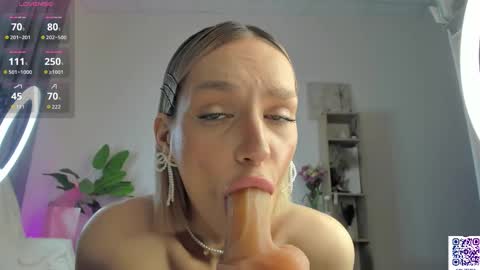 Your Selena 3 online show from 03-08-26, 03:10