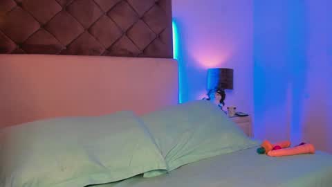 Snapshot of sashajune chatting on 01-07-25, 08:10 selene online show from 01-07-25, 08:10