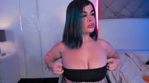 Snapshot of sashajune chatting on 02-05-25, 08:57 selene online show from 02-05-25, 08:57