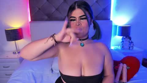 Snapshot of sashajune chatting on 02-21-25, 11:32 selene online show from 02-21-25, 11:32