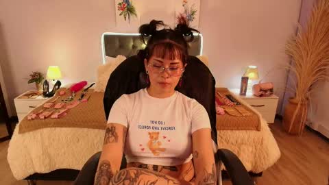 Snapshot of saskia_vellour chatting on 04-30-26, 07:09 saskia_vellour online show from 04-30-26, 07:09