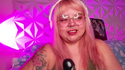 Snapshot of satyn_doll chatting on 04-18-26, 01:09 Gina George online show from 04-18-26, 01:09