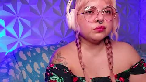 Snapshot of satyn_doll chatting on 04-19-26, 10:12 Gina George online show from 04-19-26, 10:12