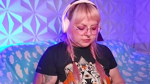 Snapshot of satyn_doll chatting on 04-25-26, 12:13 Gina George online show from 04-25-26, 12:13