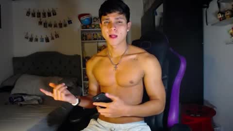 Snapshot of saulomiralles chatting on 04-19-26, 10:56 Saulo online show from 04-19-26, 10:56