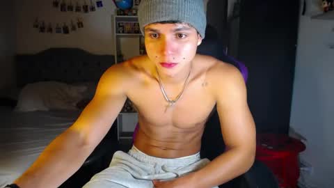 Snapshot of saulomiralles chatting on 04-22-26, 12:13 Saulo online show from 04-22-26, 12:13