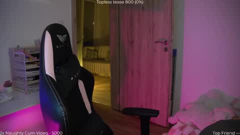 Snapshot of savvage_play chatting on 04-22-26, 06:20 Naomi online show from 04-22-26, 06:20