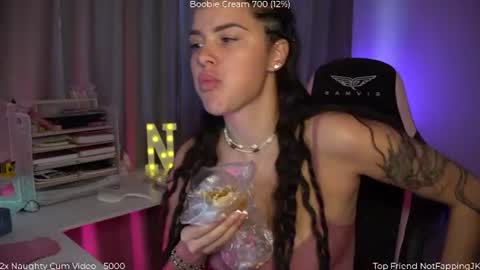 Snapshot of savvage_play chatting on 07-08-26, 06:45 Naomi online show from 07-08-26, 06:45
