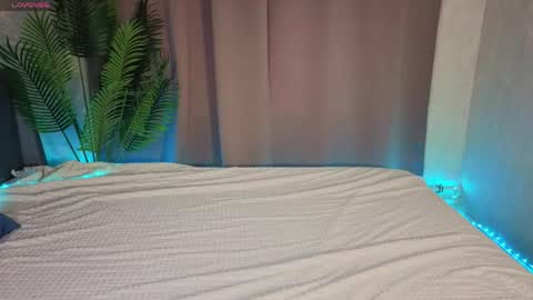 Kira  GMT 7 Mon Thu-Sun  0800am-0200pm  online show from 05-06-26, 09:36