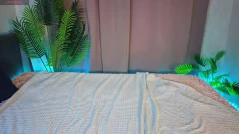 Kira  GMT 7 Mon Thu-Sun  0800am-0200pm  online show from 05-10-26, 09:25