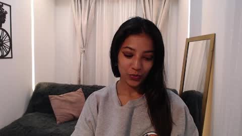 Snapshot of scarleet_miaa chatting on 05-14-26, 11:00 Scaelet Mia online show from 05-14-26, 11:00