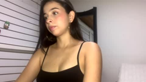 scarlet_muse18 online show from 04-13-26, 10:37