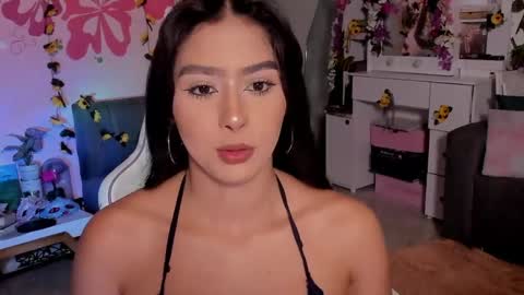 Snapshot of scarlet_villamizar chatting on 04-23-26, 04:46 SCARLET online show from 04-23-26, 04:46