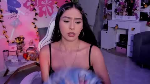 Snapshot of scarlet_villamizar chatting on 05-21-26, 05:03 SCARLET online show from 05-21-26, 05:03