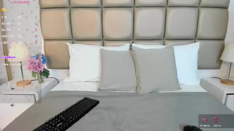 scarlethroa online show from 11-08-25, 03:39