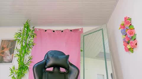 Snapshot of scarletjonesx chatting on 02-03-26, 08:30 Denis online show from 02-03-26, 08:30