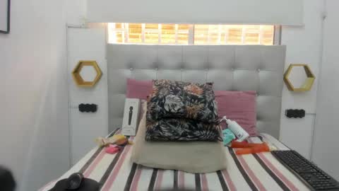 Snapshot of scarlett_fox20 chatting on 09-11-25, 03:23 scarlett_fox20 online show from 09-11-25, 03:23