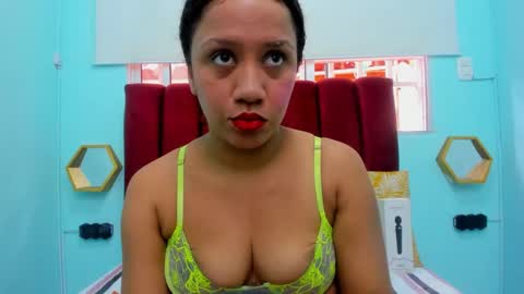 Snapshot of scarlett_fox20 chatting on 02-20-26, 01:44 scarlett_fox20 online show from 02-20-26, 01:44