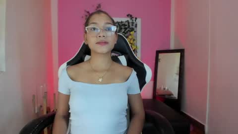 Snapshot of scarlett_lune chatting on 06-02-26, 11:23 scarlett_lune online show from 06-02-26, 11:23