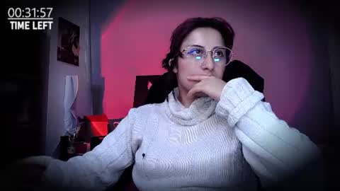Snapshot of scarlett_sen chatting on 06-25-26, 04:33 Mistress Scarlett online show from 06-25-26, 04:33