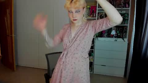 Snapshot of school_love chatting on 07-06-26, 08:11 Rina online show from 07-06-26, 08:11